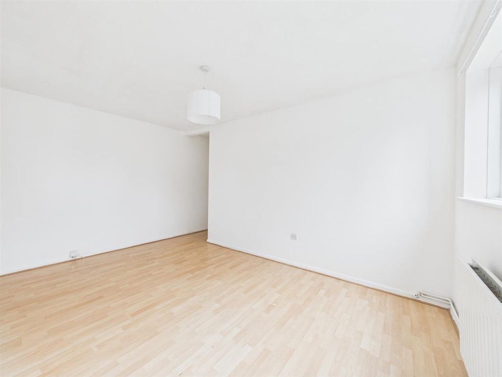 Property photo 3 of 8 Cam05080G0-Pr0274-Still002.Jpg