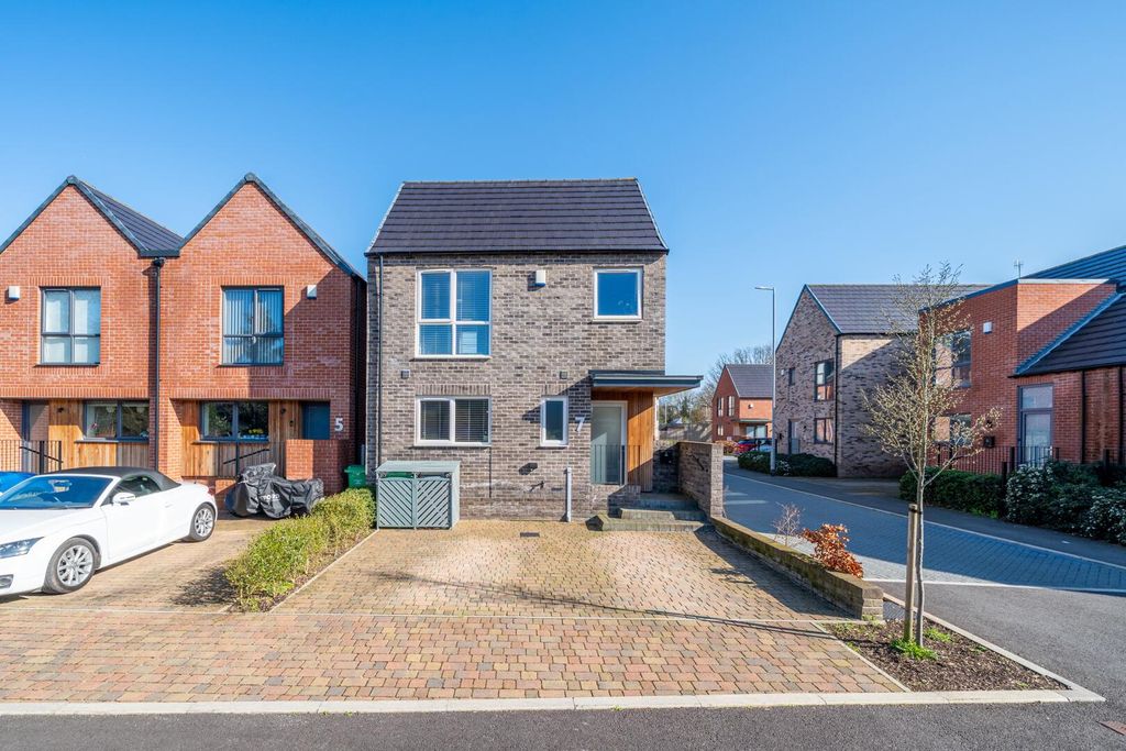 Property photo 1 of 22 Front (Exterior)