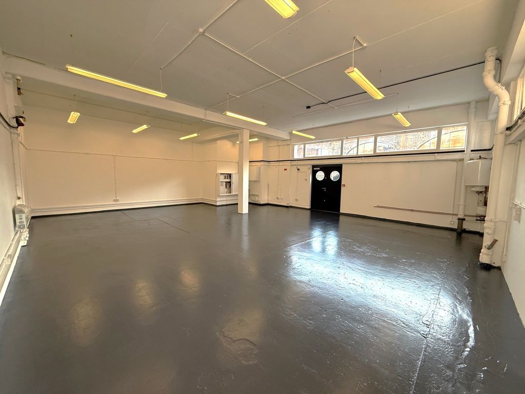 Property photo 1 of 2