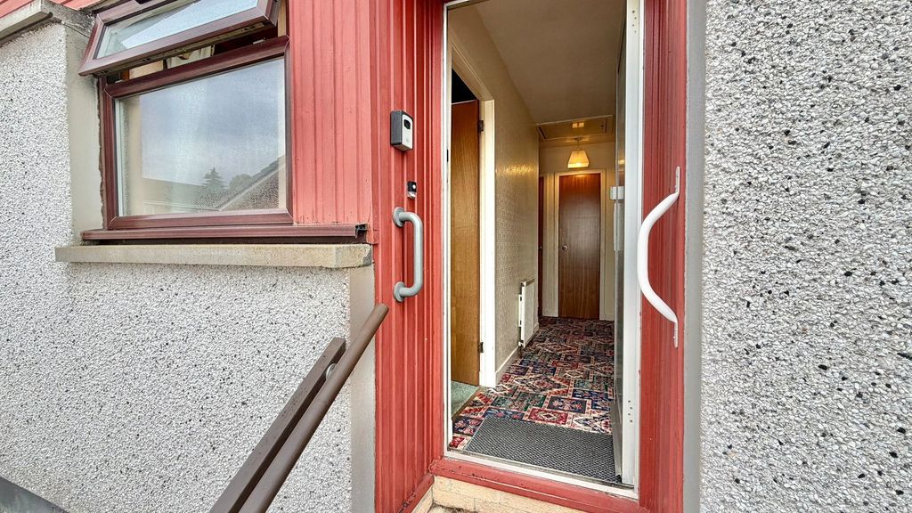 Property photo 2 of 27
