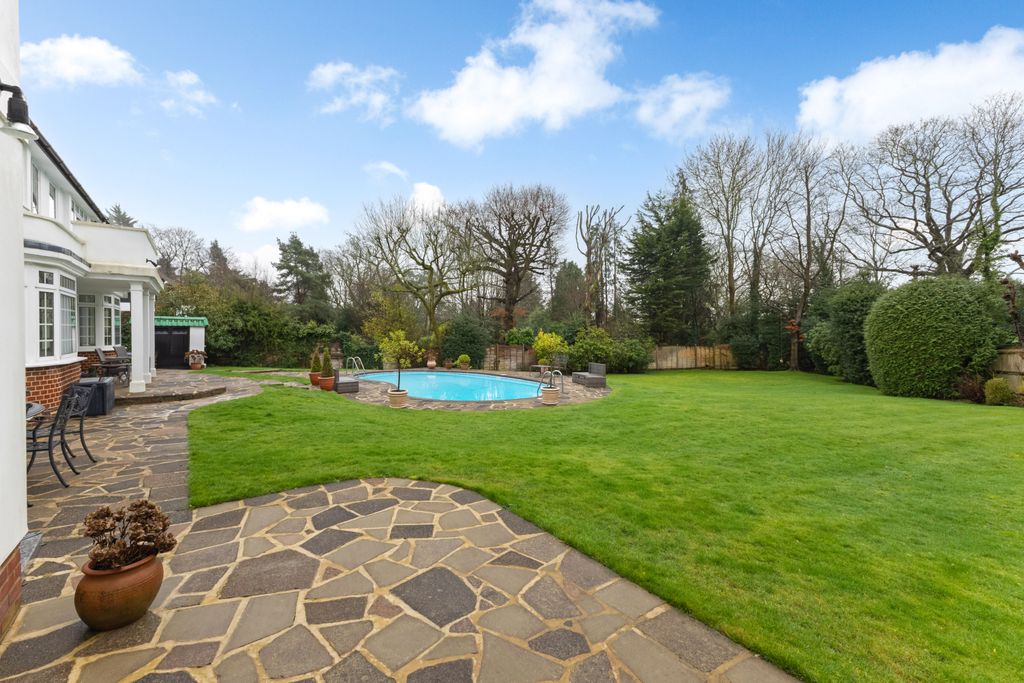 Property photo 3 of 25