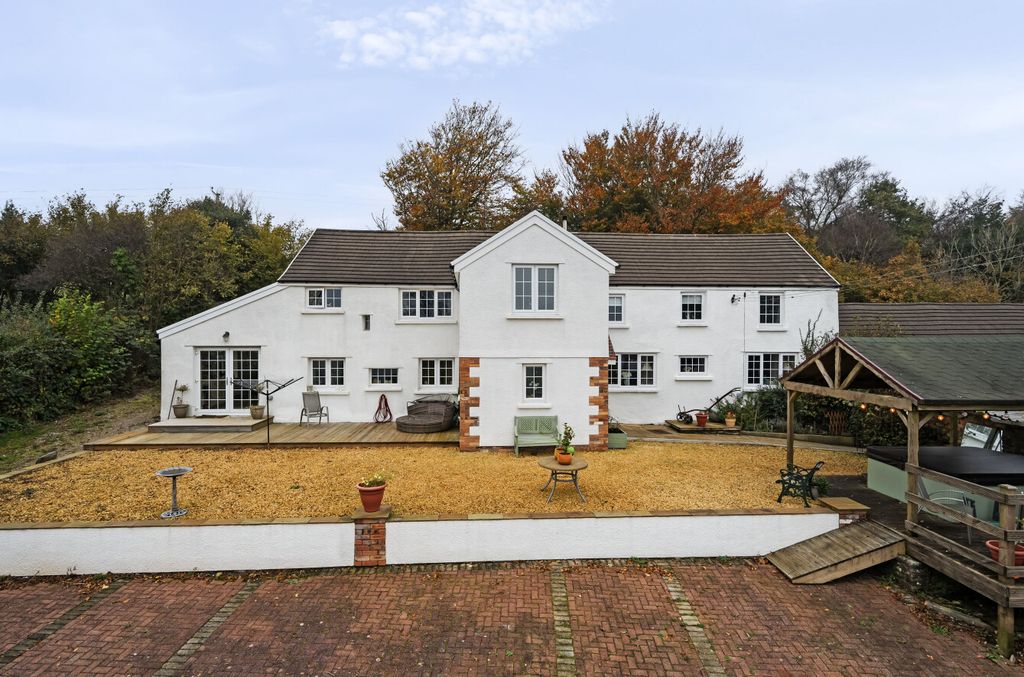 Property photo 1 of 28
