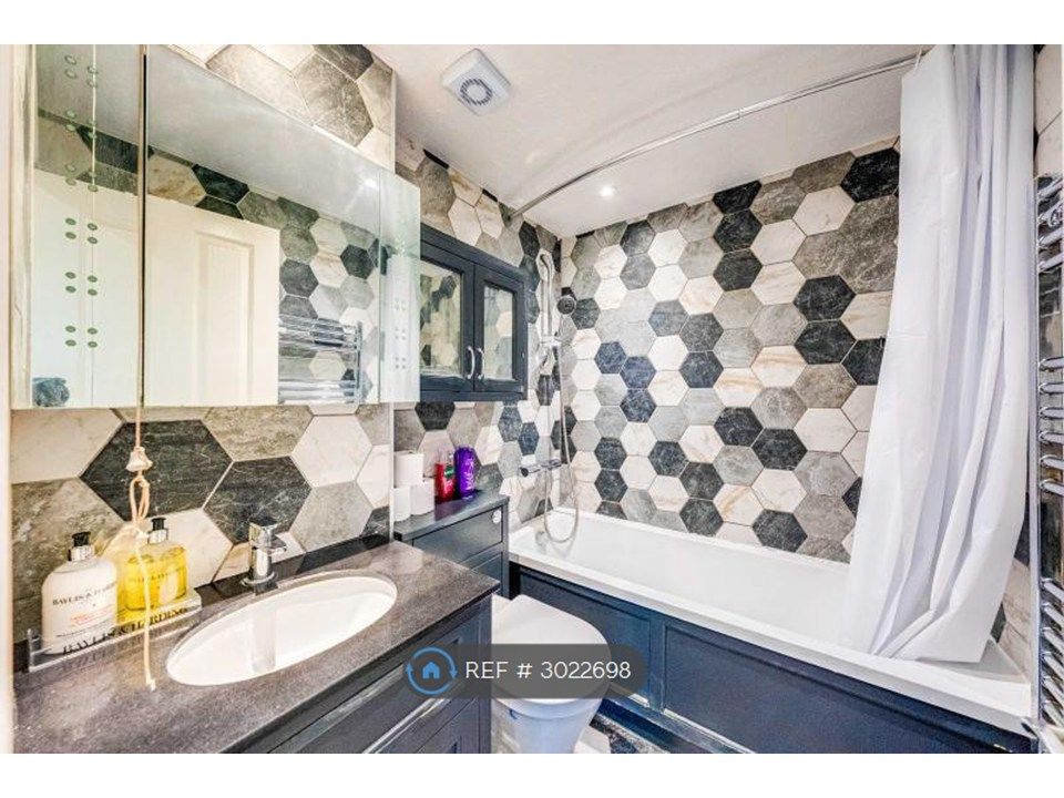 Property photo 2 of 6 Bathroom