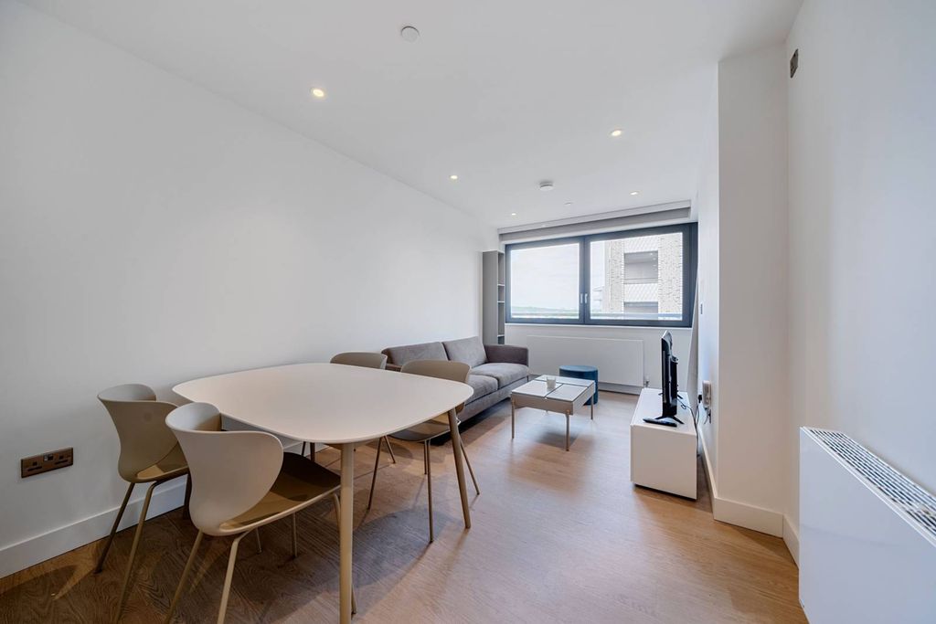 Property photo 3 of 28