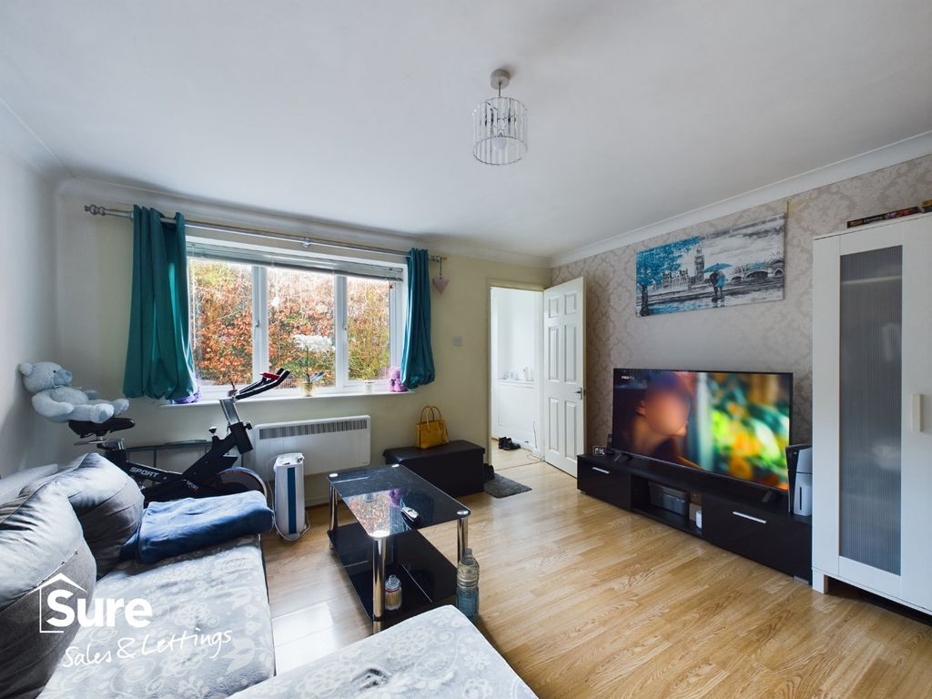 Property photo 2 of 8 3926413