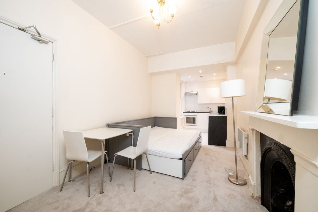 Property photo 1 of 6 Studio