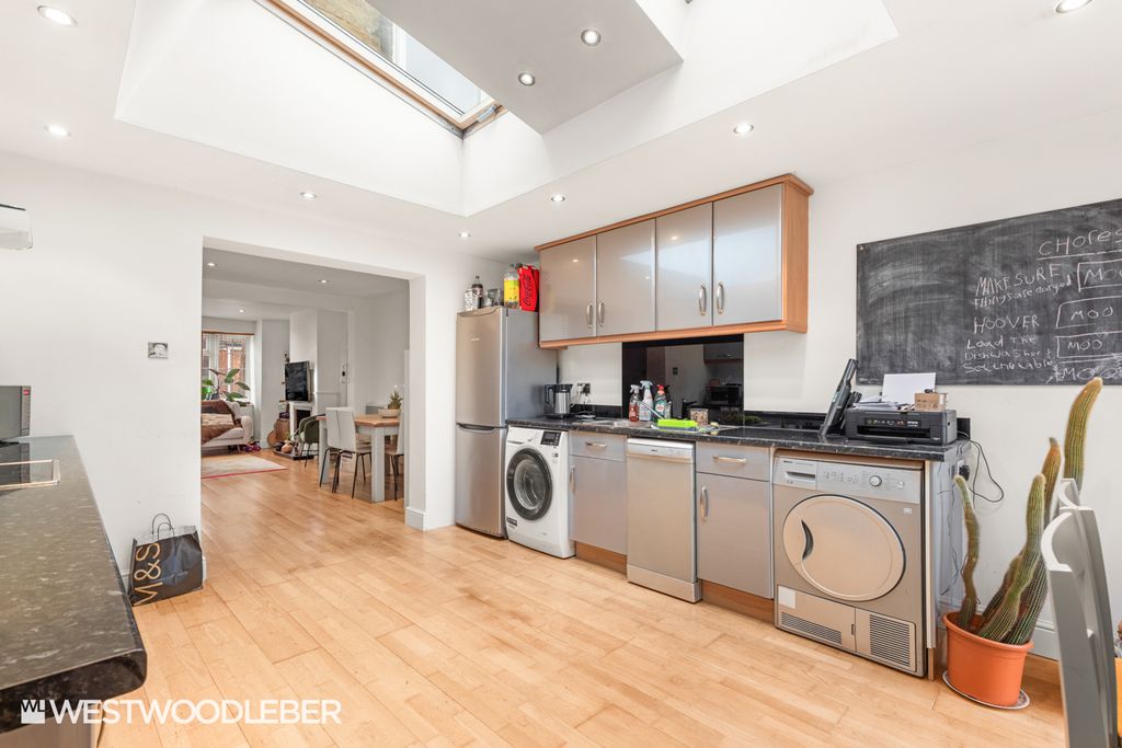 Property photo 2 of 14