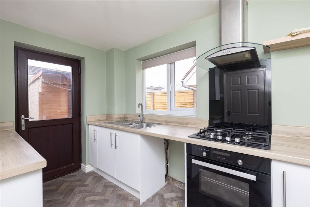 Property photo 3 of 30 Kitchen