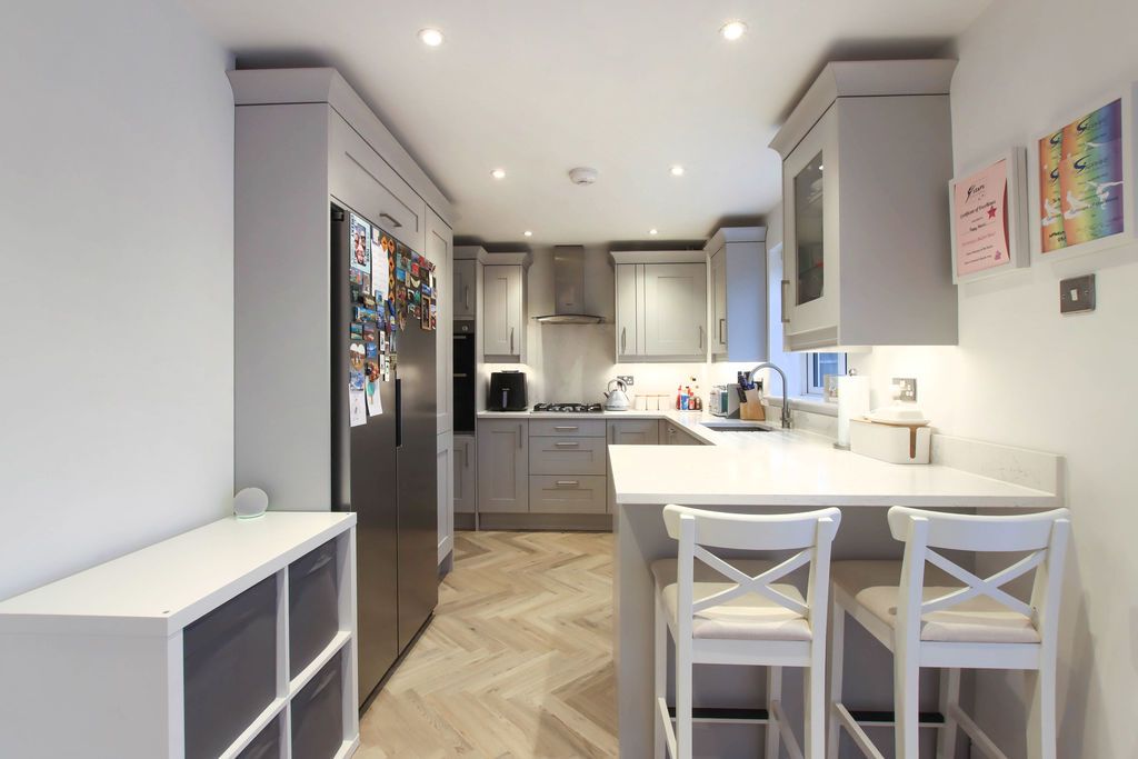 Property photo 3 of 15 Photo 4