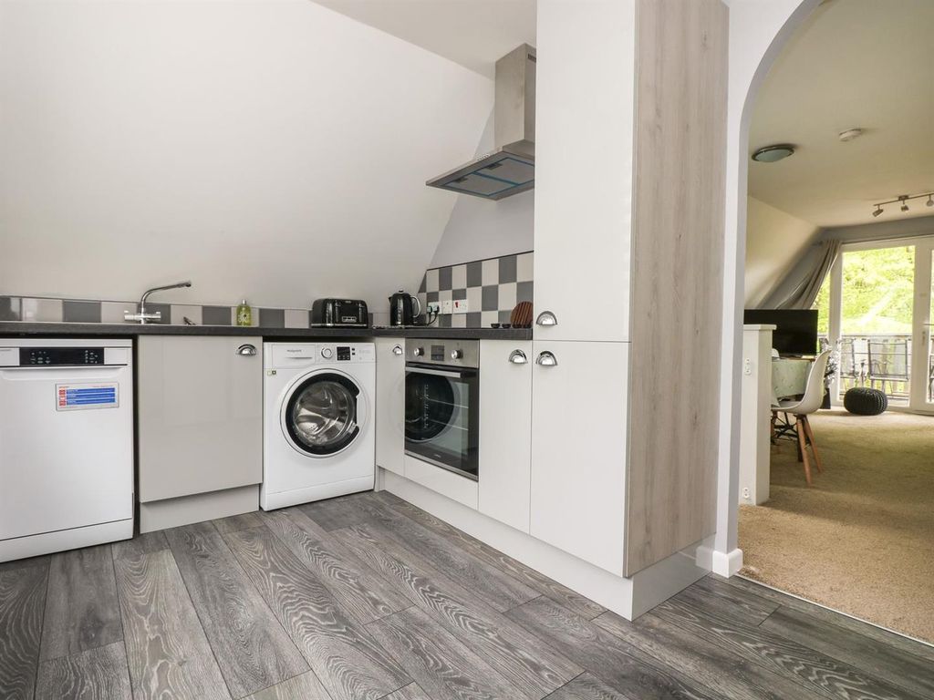 Property photo 2 of 14 Kitchen