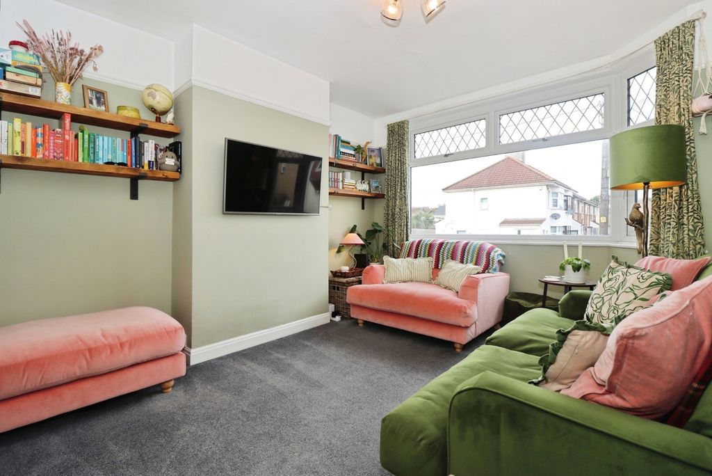 Property photo 3 of 18 Pbox-Img.Jpg