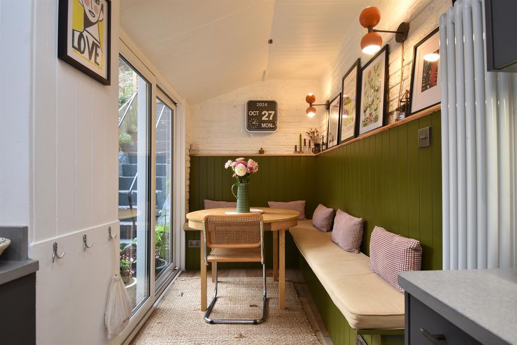 Property photo 2 of 27 Kitchen/Breakfast Room