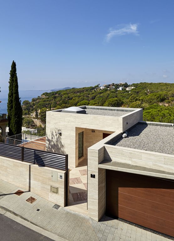 Property photo 2 of 58