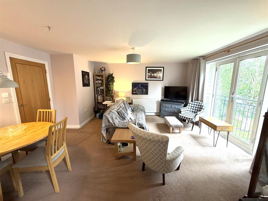 Property photo 2 of 9 Gill Court 5.Jpg