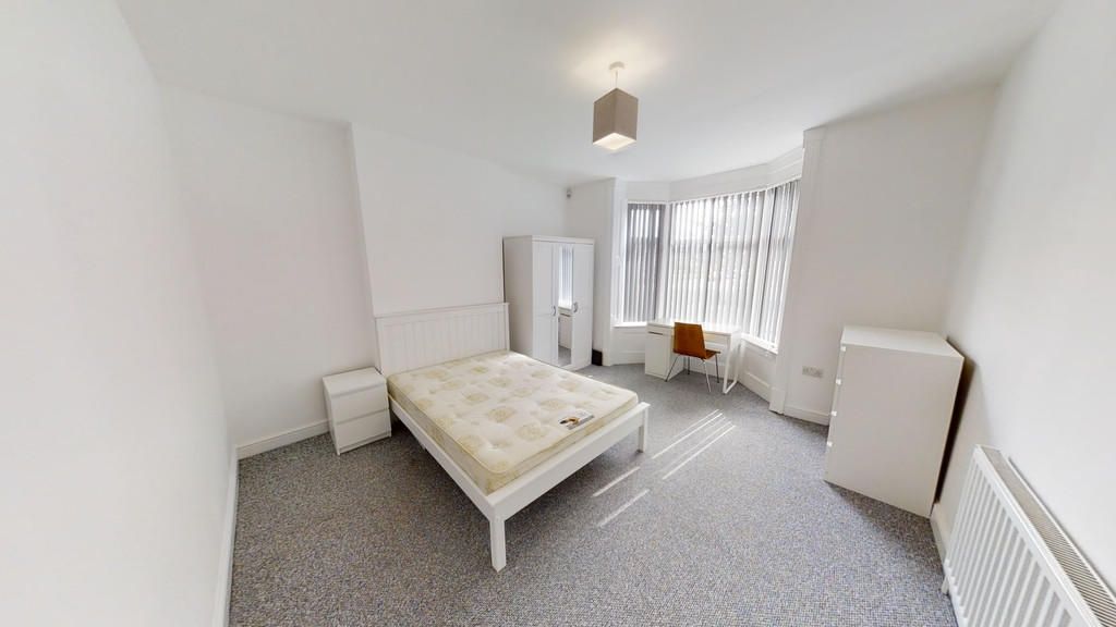 Property photo 3 of 8 Bright And Airy Double Bedroom Featuring A Large B...