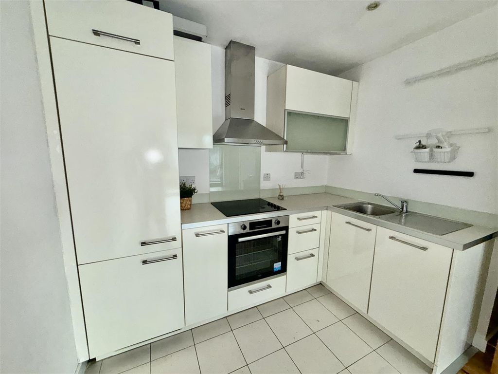 Property photo 2 of 20
