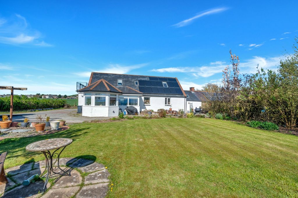 Property photo 2 of 26