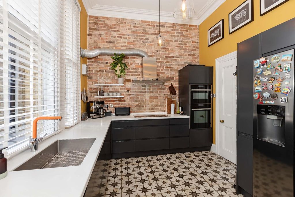 Property photo 2 of 26 Wilbury Rd_7.Jpg