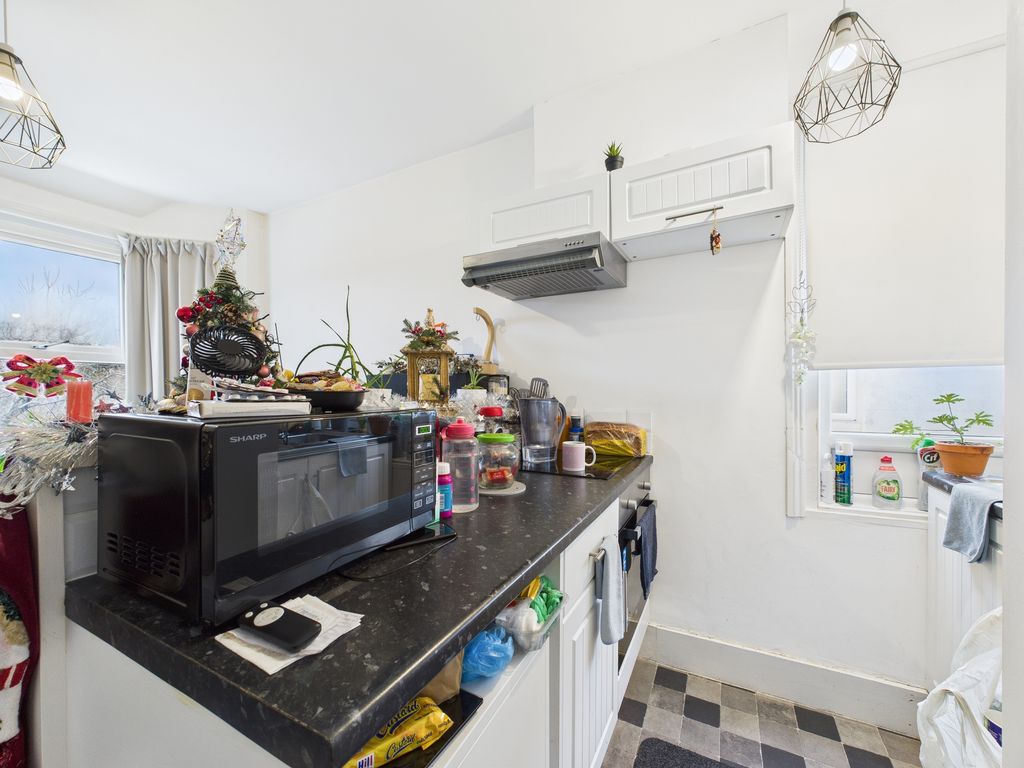 Property photo 3 of 6 Cam04693G0-Pr0067-Still002