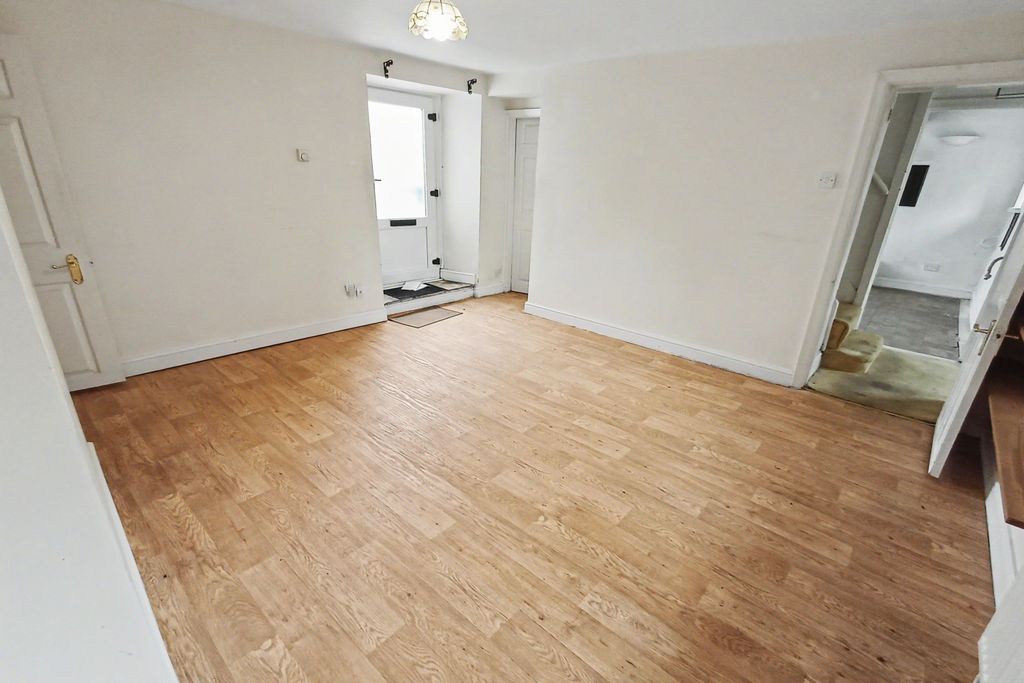 Property photo 3 of 17 Montpelier Farm Cottage, Montpelier Place, Buxton, Derbyshire, Sk17 7Ej