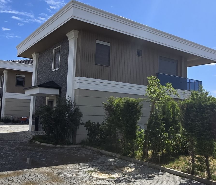 Property photo 3 of 16 Brand New Villa For Sale In Belek, Antalya - Villa And Parking Area
