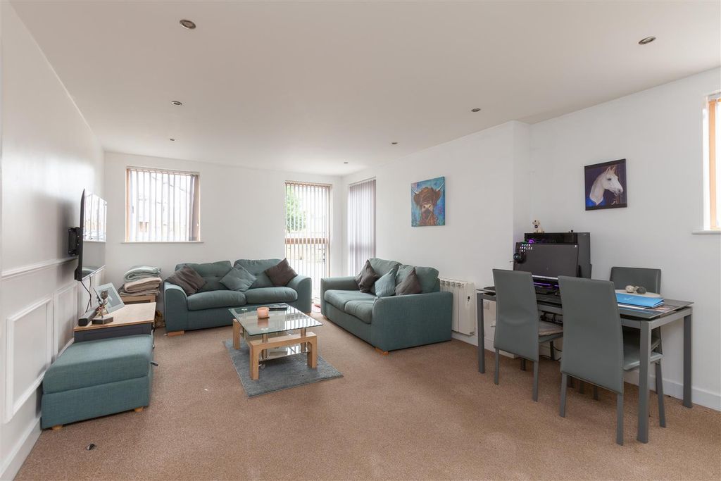 Property photo 3 of 11