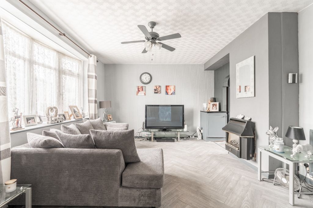 Property photo 2 of 12 5038982