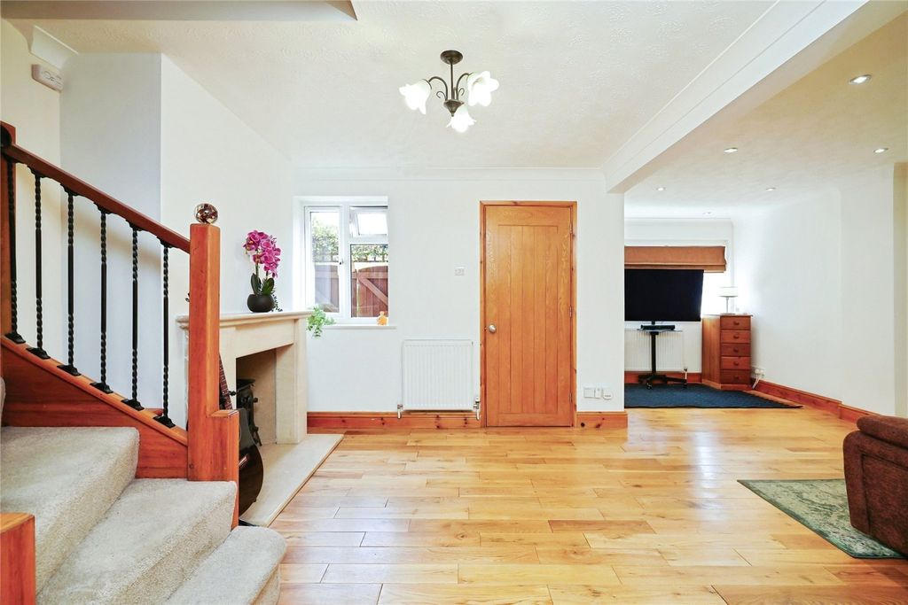 Property photo 2 of 28 Picture No. 11