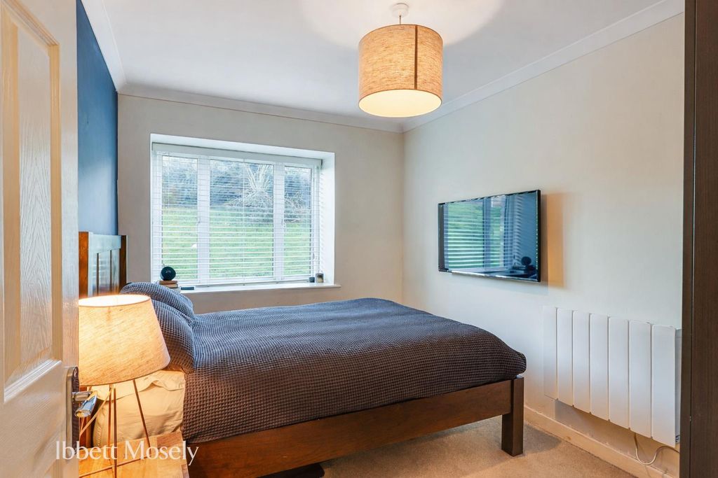 Property photo 3 of 9 Bedroom Photo.Png