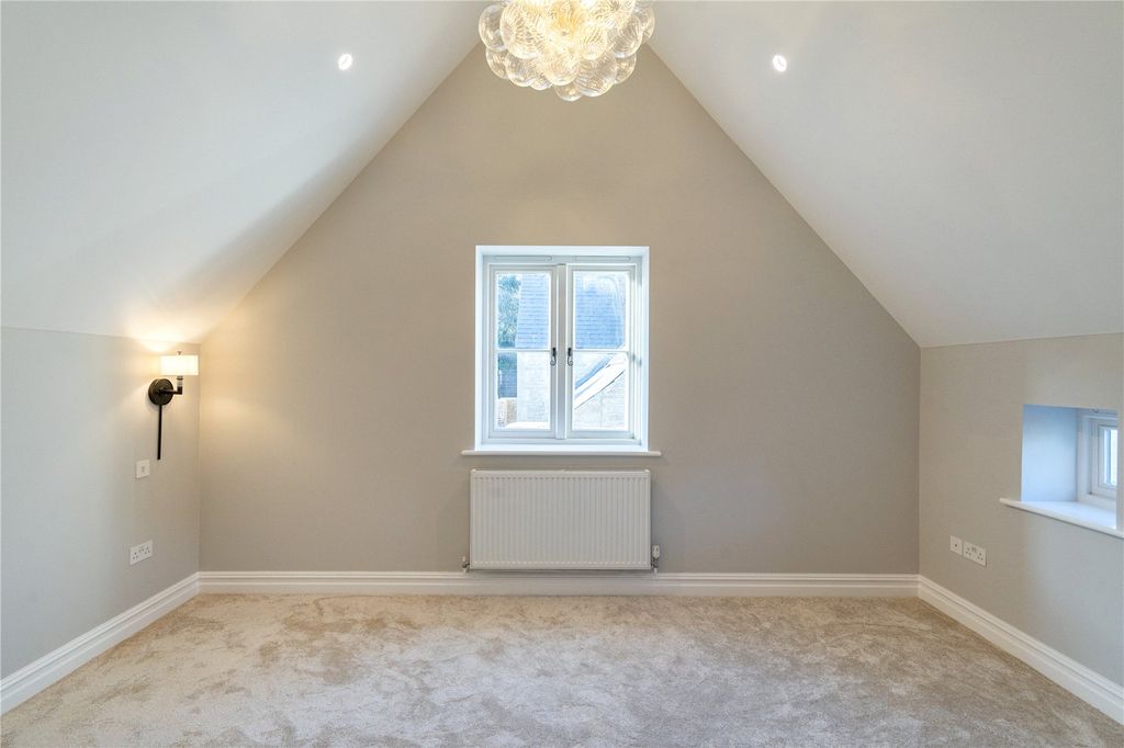 Property photo 3 of 34 Bedroom 3