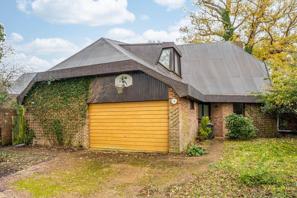 Property photo 1 of 32