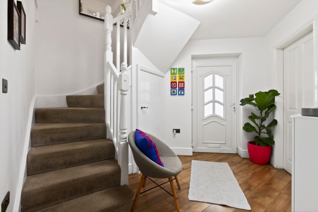 Property photo 2 of 33