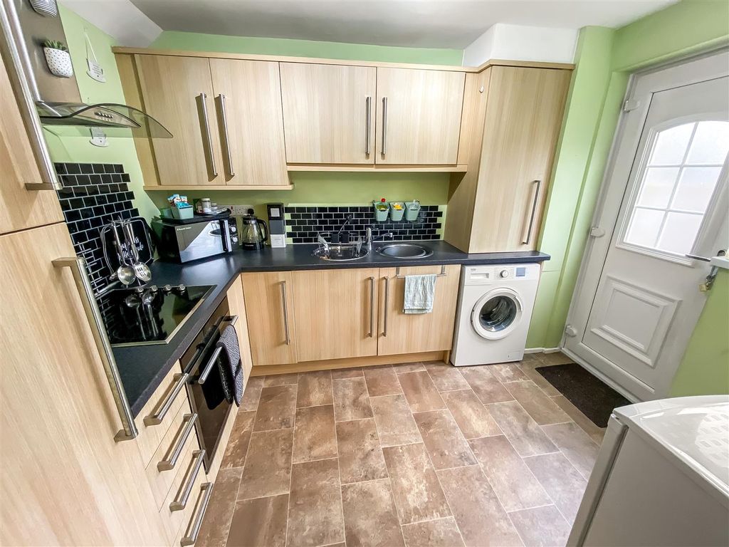 Property photo 3 of 14 Kitchen