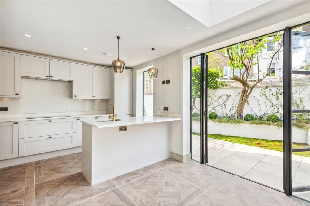 Property photo 1 of 10 Kitchen To Garden