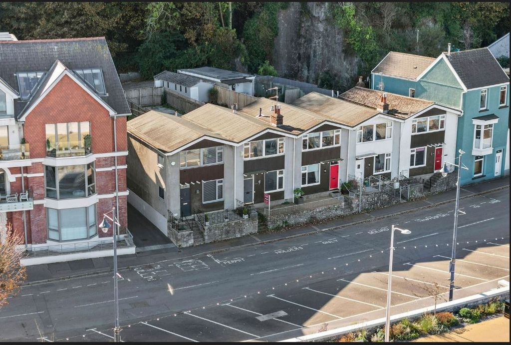 Property photo 1 of 25