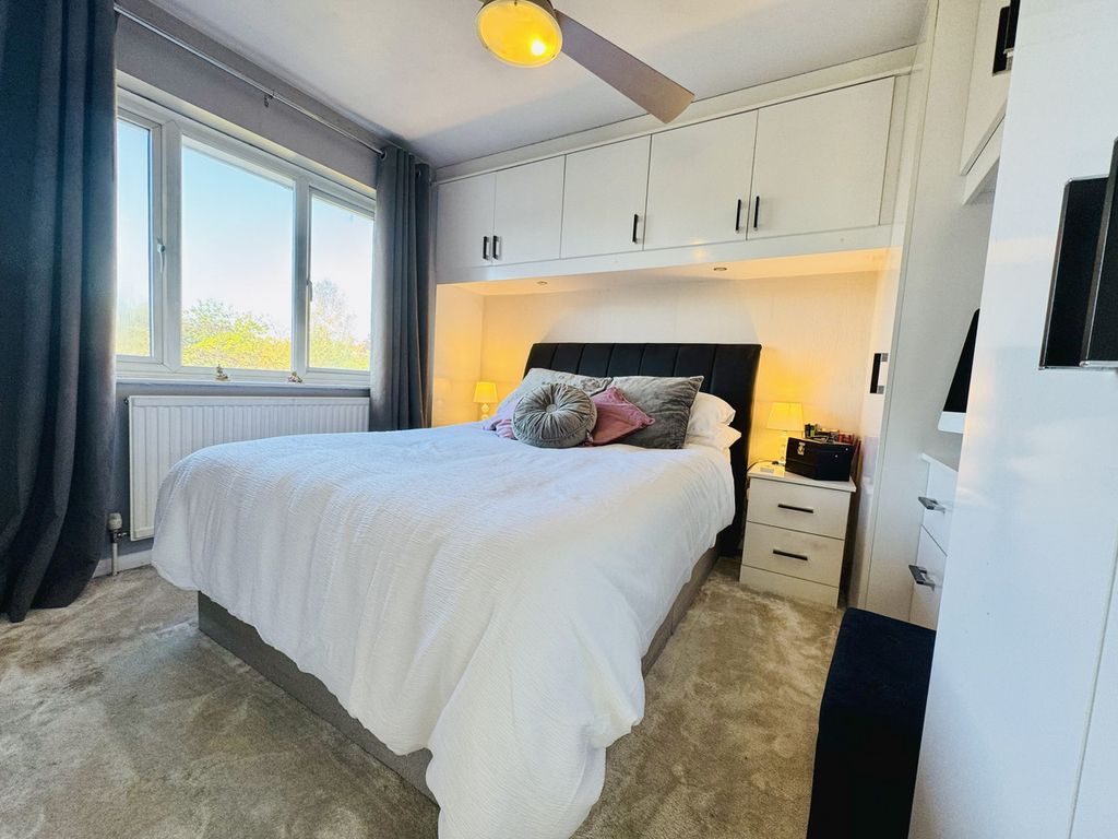 Property photo 2 of 25