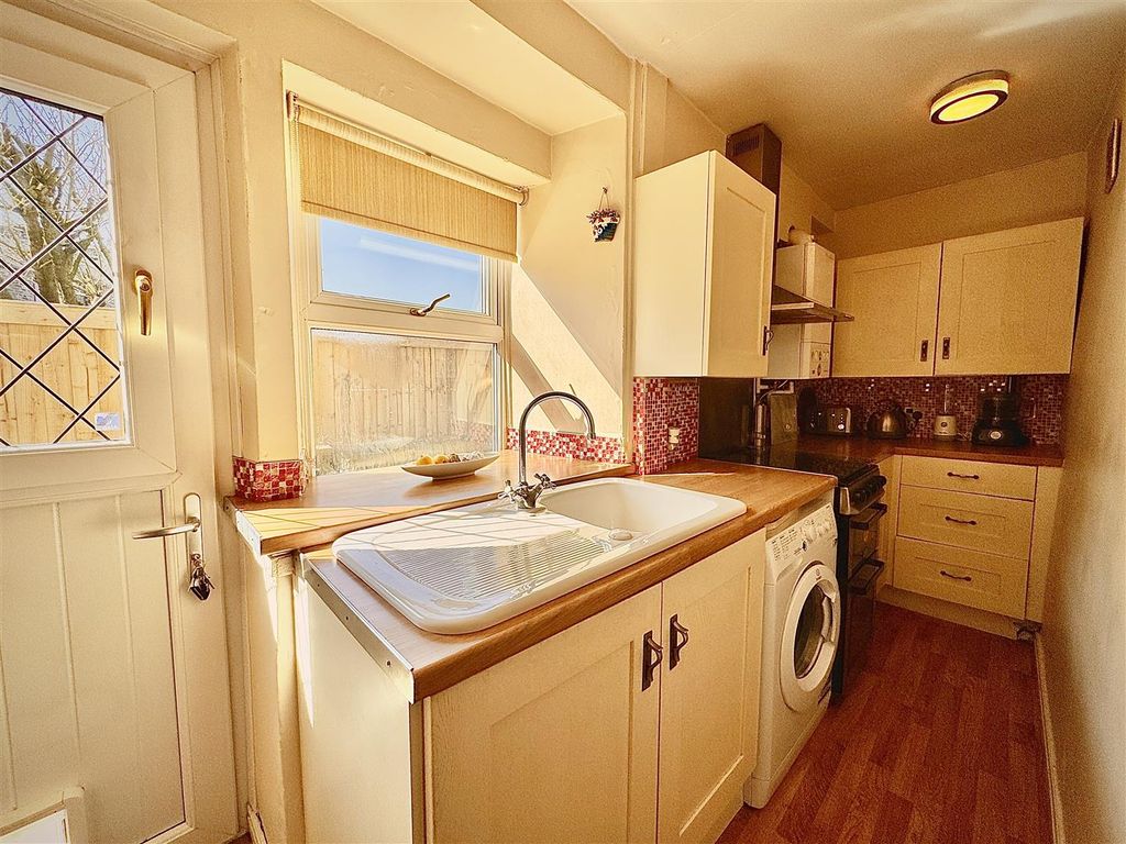Property photo 3 of 12 Kitchen