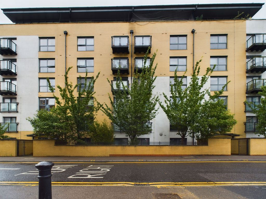 Property photo 1 of 18