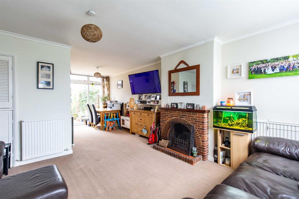 Property photo 2 of 9