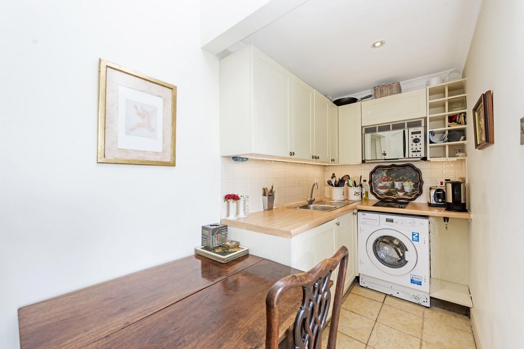 Property photo 3 of 6 Kitchen