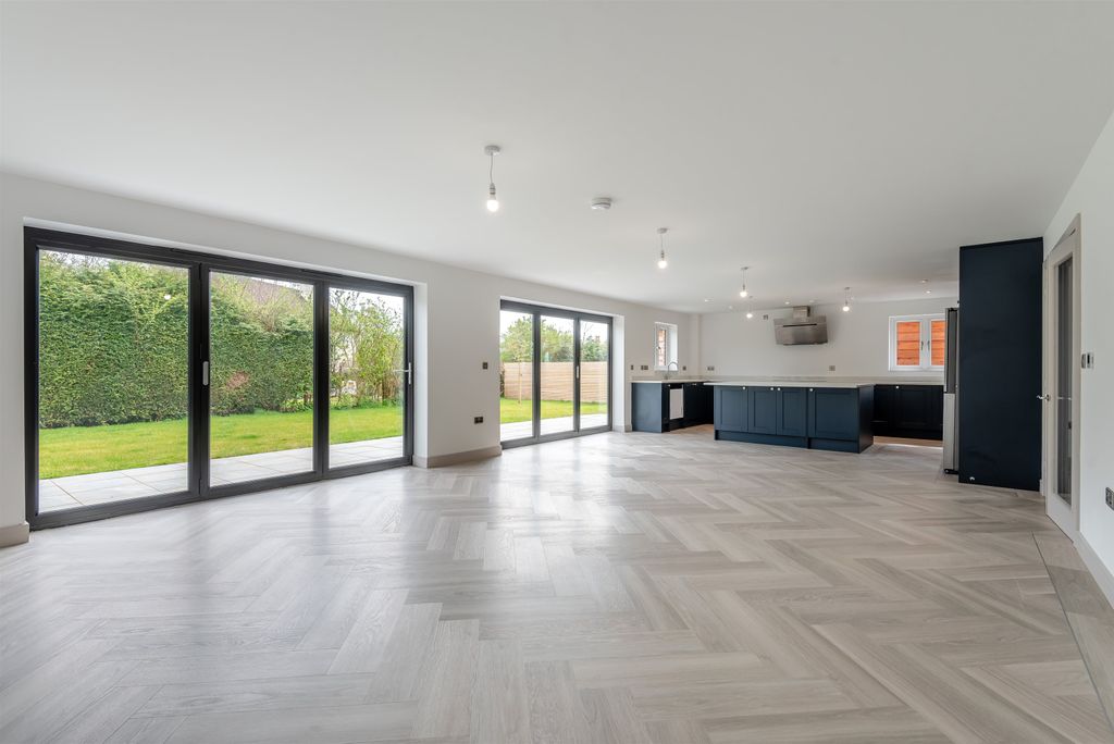 Property photo 3 of 32