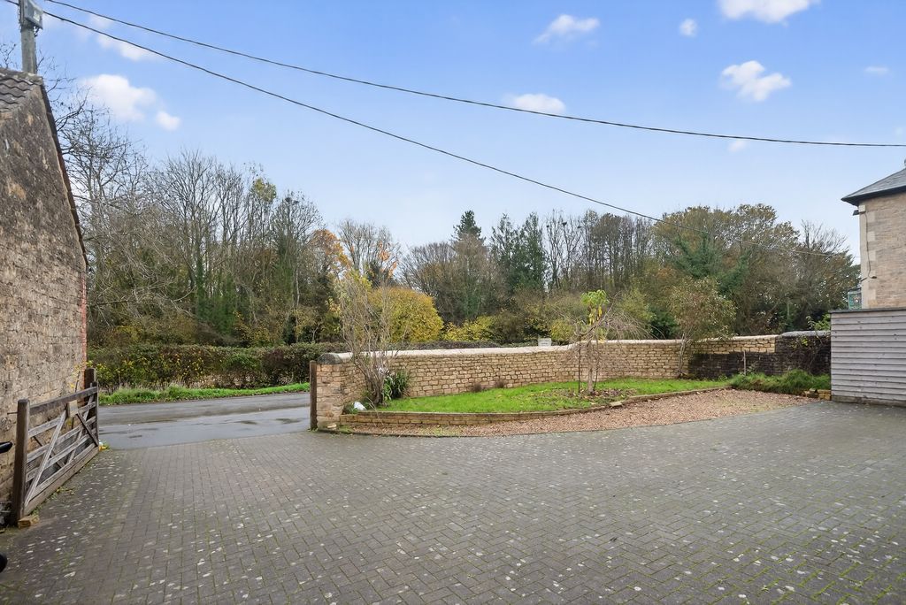 Property photo 2 of 29