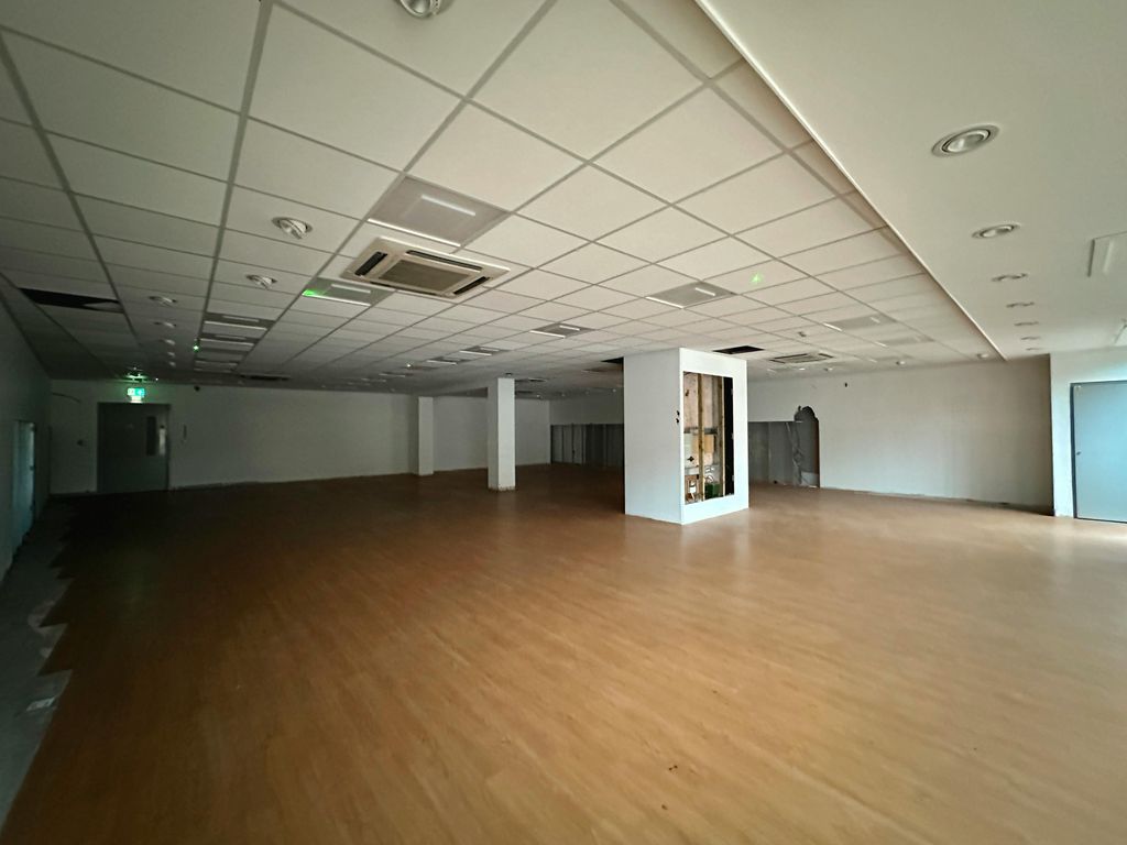 Property photo 3 of 11 Shop Internal 2