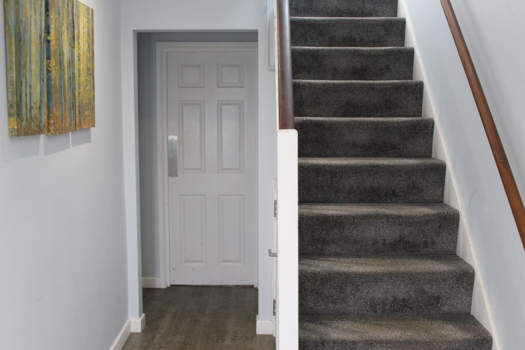 Property photo 3 of 9 Photo 1