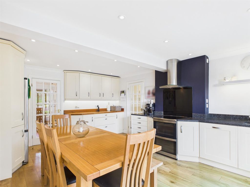 Property photo 3 of 27 Cam03573G0-Pr0275-Still013.Jpg