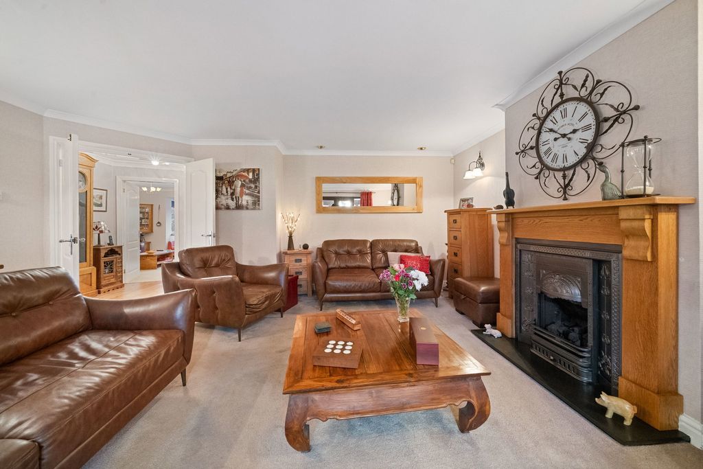 Property photo 2 of 33