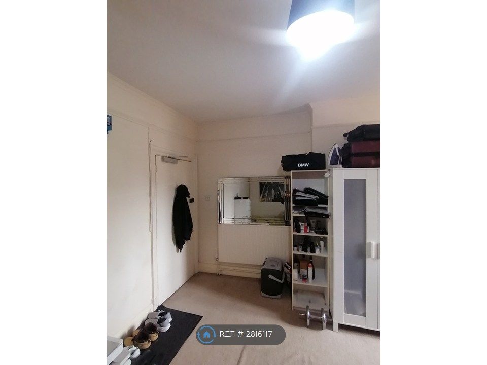 Property photo 2 of 11 Studio Flat