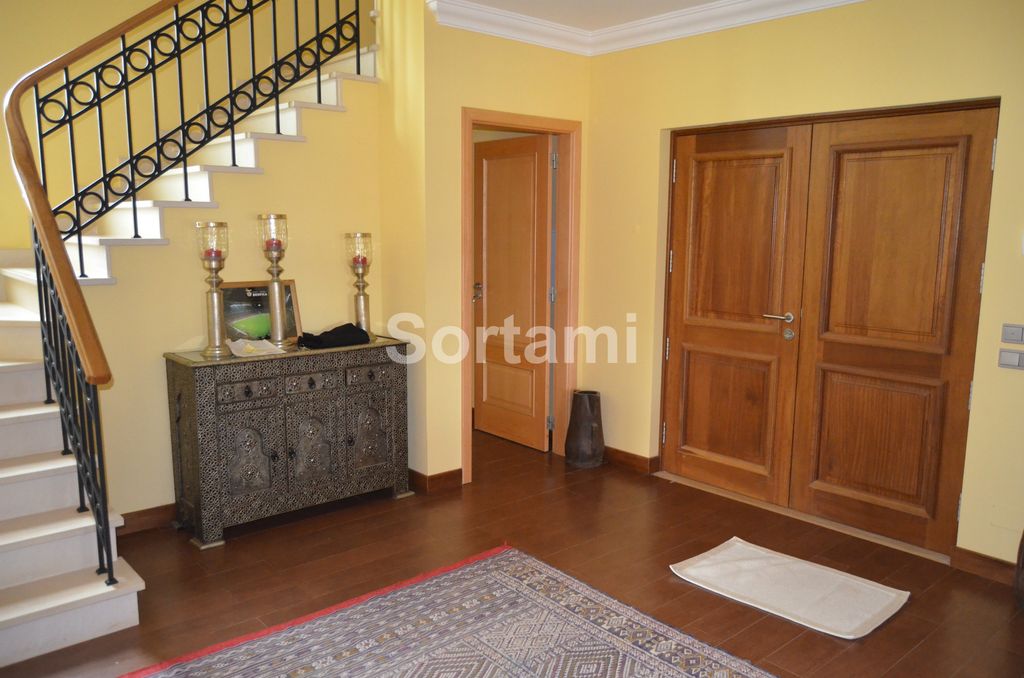 Property photo 2 of 32
