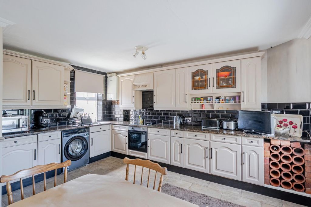 Property photo 3 of 16 1465969-3-6A4668Af7c0d2.Jpg