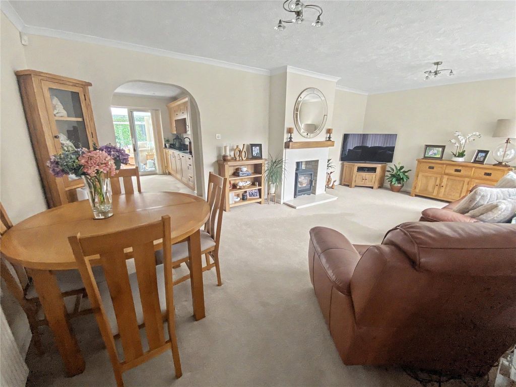 Property photo 2 of 10 Sitting/Dining Room